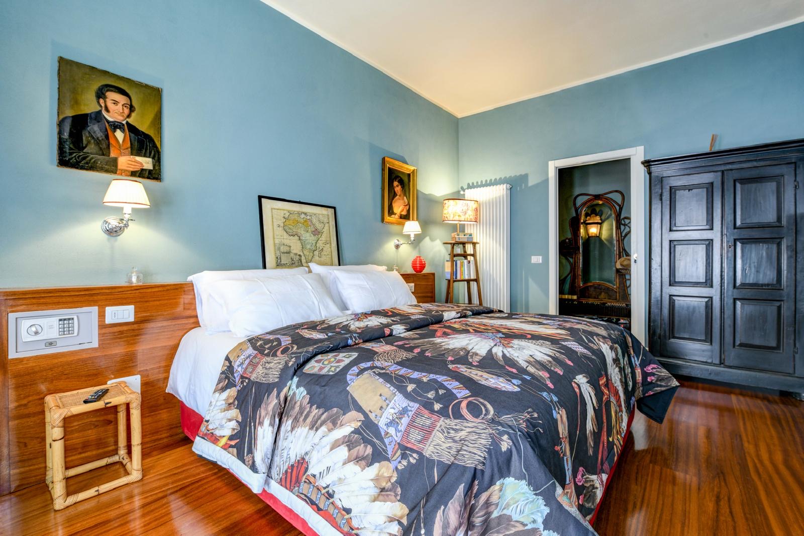 Lichte slaapkamer met uitzicht op de tuin in de Villa bij Villino Rubini