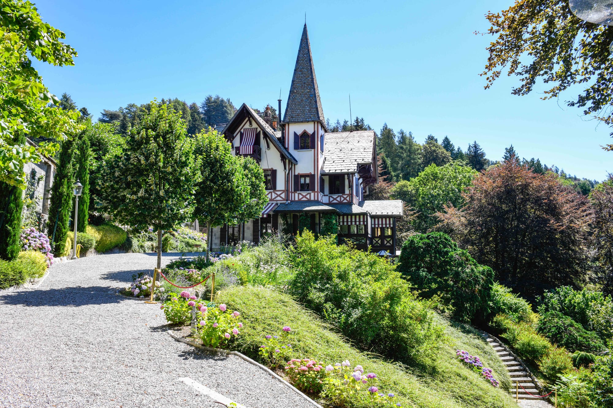 The driveway approach to Villino Rubini